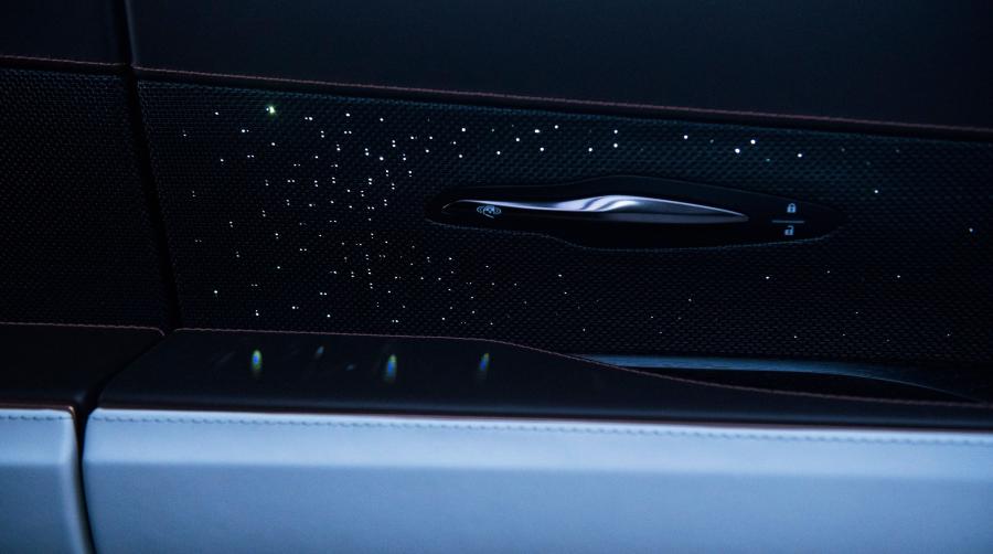 Детали интерьера Lexus LF-1 Limitless 2018 года  (фото 43 из 72)